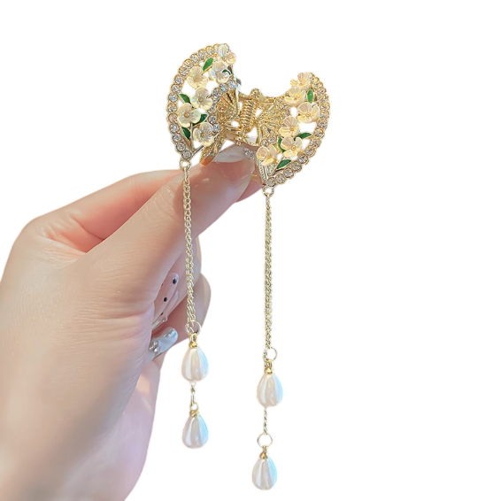 Moonlight Blossom Tassel Hair Clamp: A Whimsical Chinese-Inspired Hair Accessory